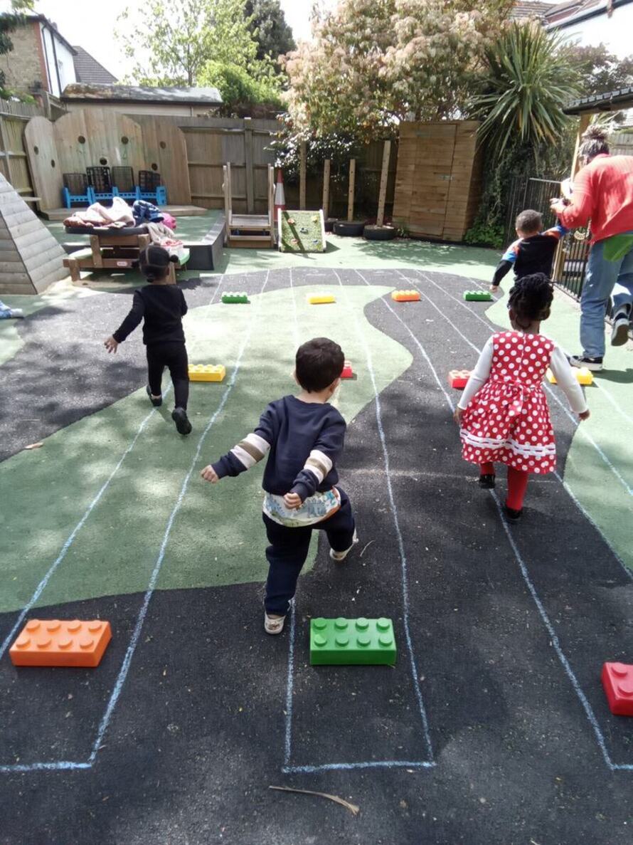 Banana Moon Day Nursery Bromley Profile (2024)